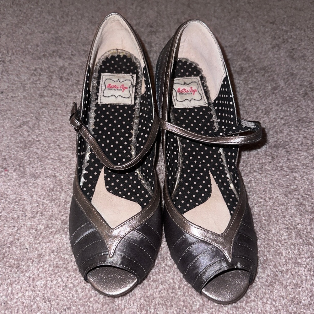 Bettie Page women’s heels size 10